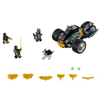 Batman: Atacul talonilor (76110)